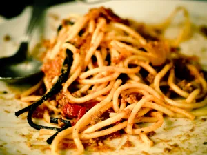 Đĩa mì spaghetti giàu carbohydrate