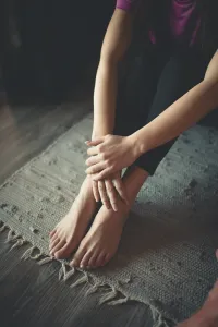 Người xoa bóp chân sau buổi tập