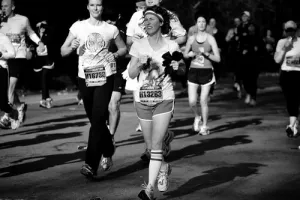 Đám đông runner thi đấu marathon