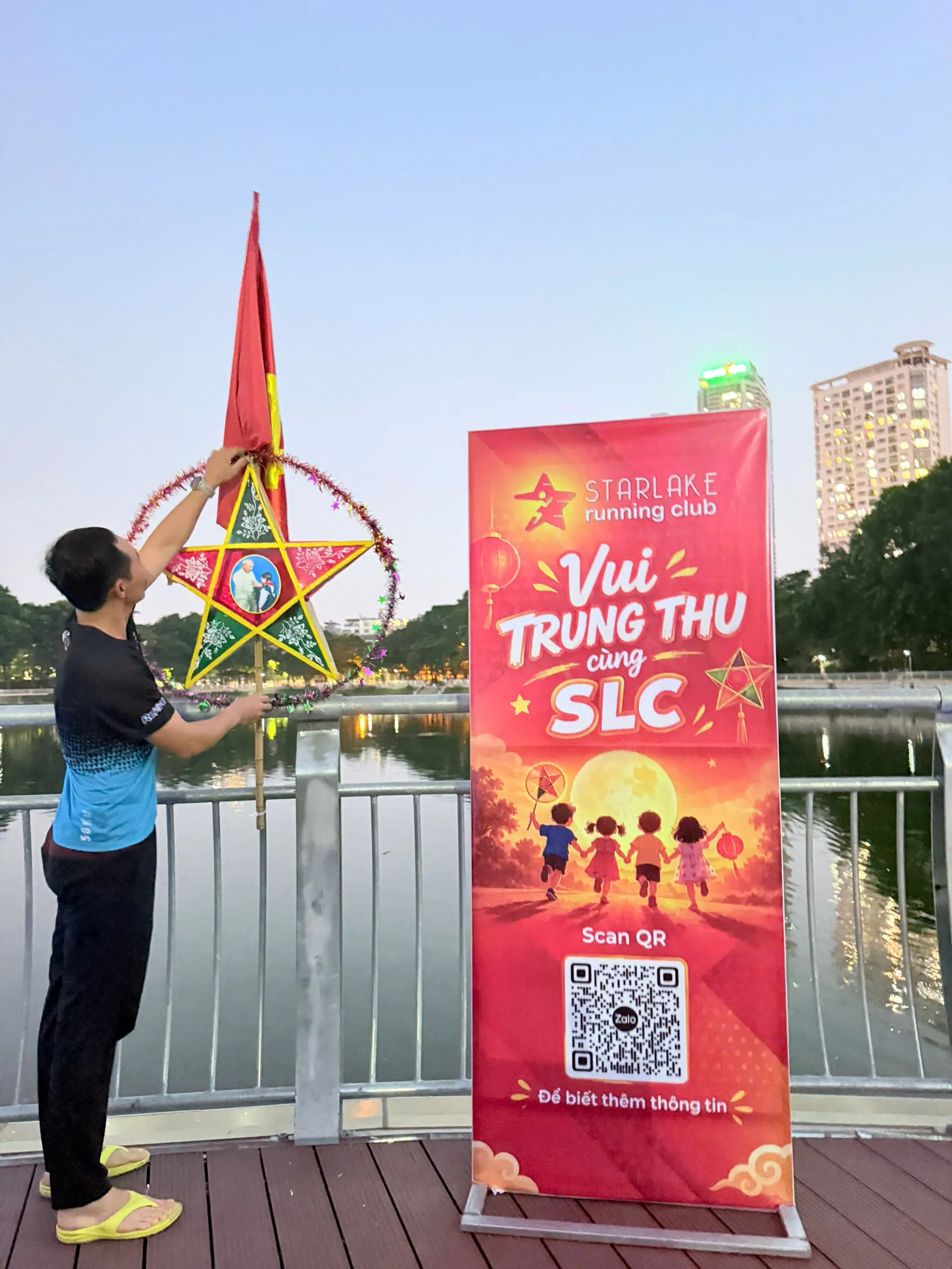 Thành viên Starlake treo đèn ông sao chuẩn bị đêm hội Trung Thu