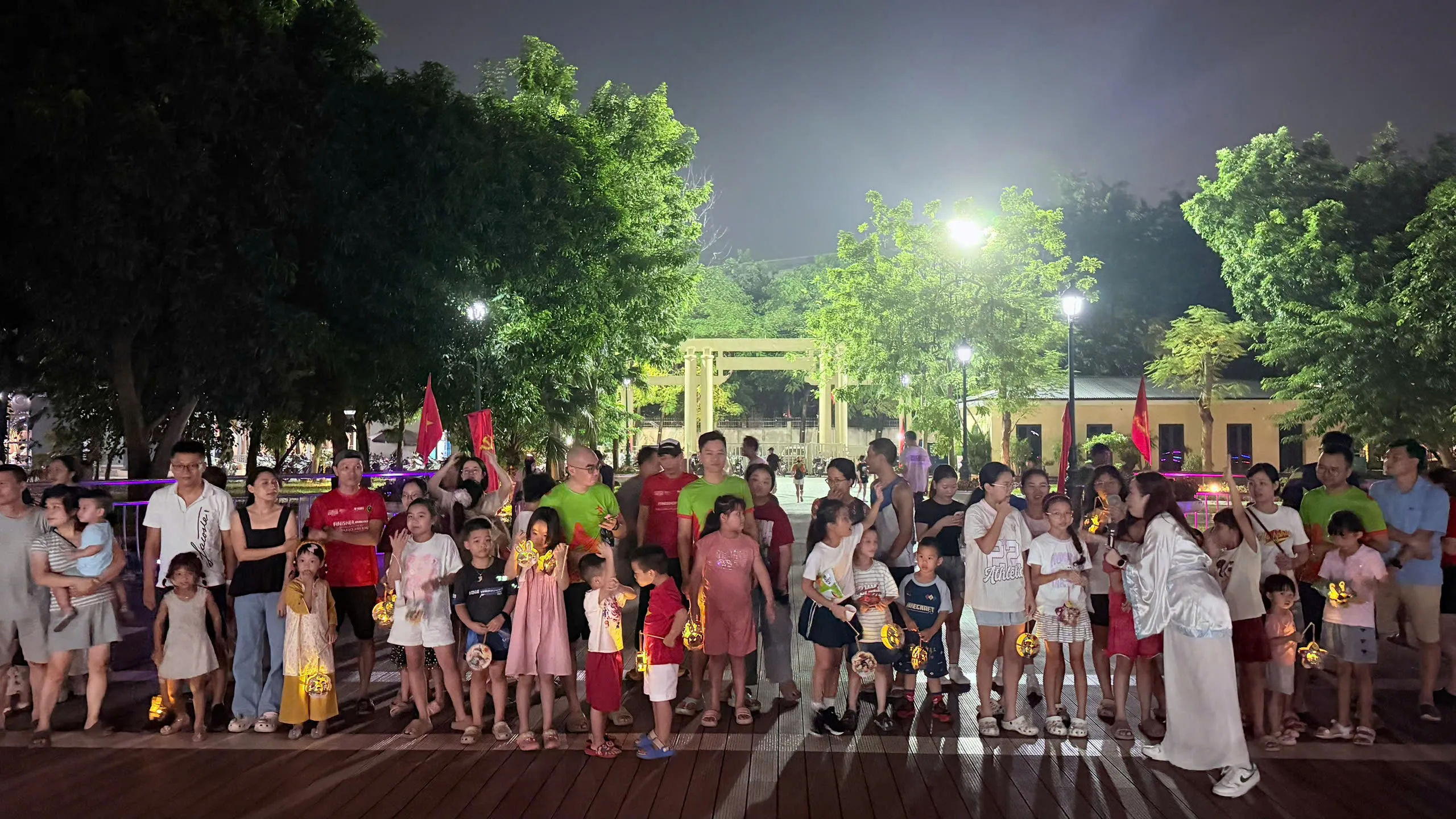 Thành viên Starlake hoá trang vui nhộn trong đêm hội Trung Thu